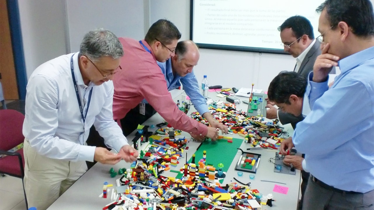 Metodología Lego Serious Play es clave para modelar mentes innovadoras en materia de seguridad minera