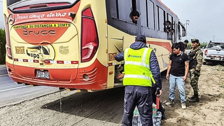 Operativo-contra-mineria-ilegal-SUNAT-interviene-109-vehiculos-de-carga-en-Barranca