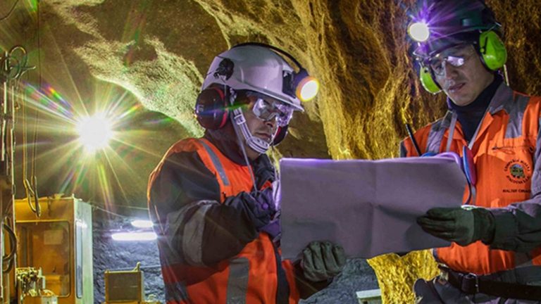 FOTO MINEROS PERUANOS